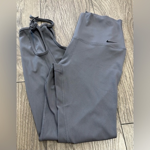 ⚡ NIKE Women’s Dri-FIT Leggings – Heather Grey (Size XS) ⚡ - Picture 2 of 13